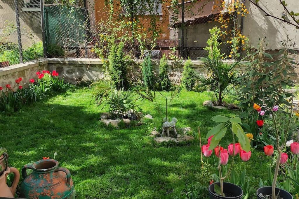 A Lovely 2 Bedroom Apartment In The Heart Of Sofya Dış mekan fotoğraf